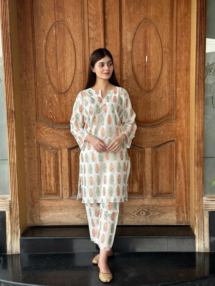 2 Pcs Women's Stitched Arabic Lawn Printed Suit